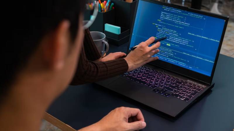 翁牛特旗工业软件定制开发:破局传统制造数字化转型的“精准钥匙”